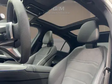MERCEDES-BENZ E 220d Limousine AMG-LINE PANO DIGI.LI…