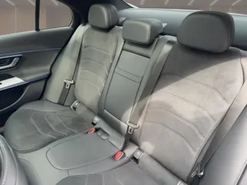MERCEDES-BENZ E 220d Limousine AMG-LINE PANO DIGI.LI…