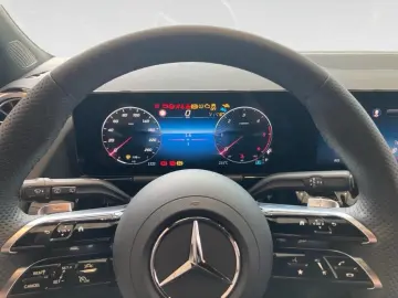 MERCEDES-BENZ GLA 220 d 4M AMG-Line Night AHK DISTRO…