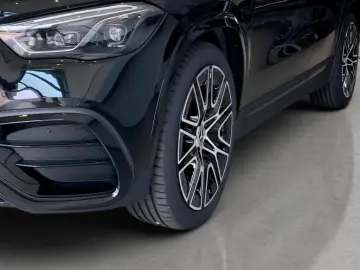 MERCEDES-BENZ GLA 220 d 4M AMG-Line Night AHK DISTRO…