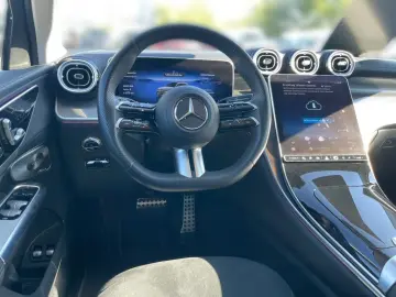 MERCEDES-BENZ GLC 300 e 4MATIC AMG Night Ambi Burm MBUX 360