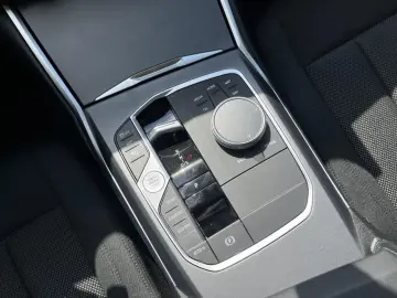 BMW 318d Limousine LED 360  HiFi HUD DA elSi KomZu