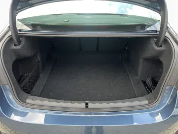 BMW 318d Limousine LED 360  HiFi HUD DA elSi KomZu