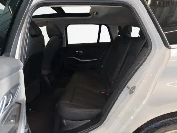 BMW 320d Touring xDrive ACC AHK HiFi LRHZ STHZ PANO