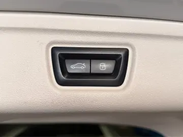BMW 320d Touring xDrive ACC AHK HiFi LRHZ STHZ PANO
