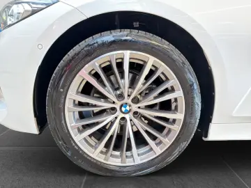 BMW 320d Touring xDrive ACC AHK HiFi LRHZ STHZ PANO