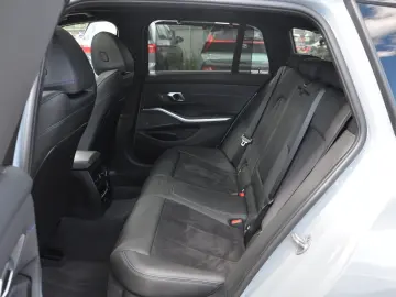 BMW 320 d Touring xDrive M Sport STANDH-PANO-CARBON