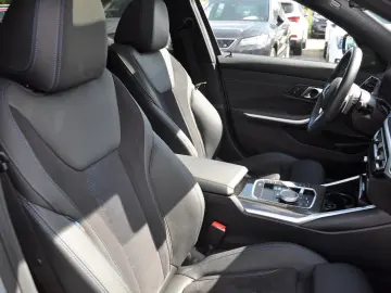 BMW 320 d Touring xDrive M Sport STANDH-PANO-CARBON
