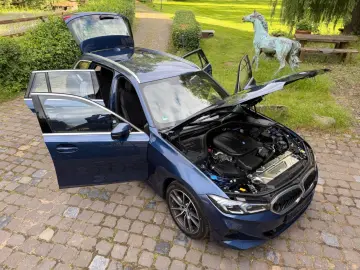 BMW 320 xDrive H&K AHK M-Fahrw. H-UP el. Sports. ACC