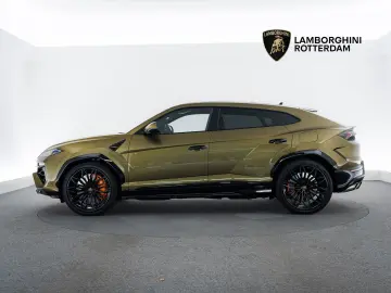 LAMBORGHINI Urus SE   Black painted roof   Verde Gea Lucido