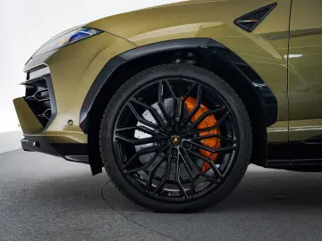 LAMBORGHINI Urus SE   Black painted roof   Verde Gea Lucido