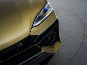 LAMBORGHINI Urus SE   Black painted roof   Verde Gea Lucido