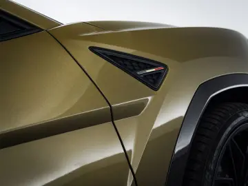 LAMBORGHINI Urus SE   Black painted roof   Verde Gea Lucido