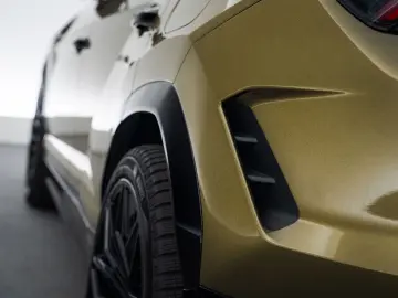 LAMBORGHINI Urus SE   Black painted roof   Verde Gea Lucido