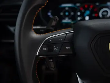 LAMBORGHINI Urus SE   Black painted roof   Verde Gea Lucido