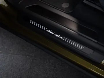 LAMBORGHINI Urus SE I Black painted roof   Xpel Stealth   Ak