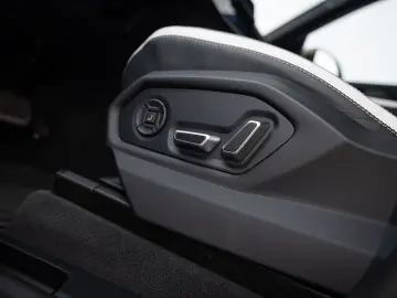 LAMBORGHINI Urus SE I Black painted roof   Xpel Stealth   Ak