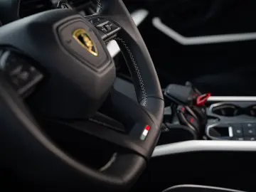 LAMBORGHINI Urus SE I Black painted roof   Xpel Stealth   Ak