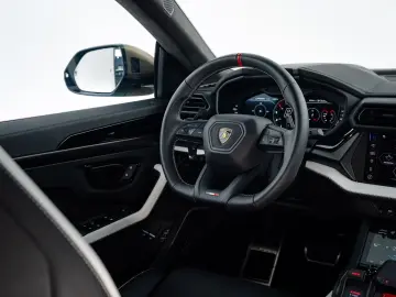LAMBORGHINI Urus SE I Black painted roof   Xpel Stealth   Ak