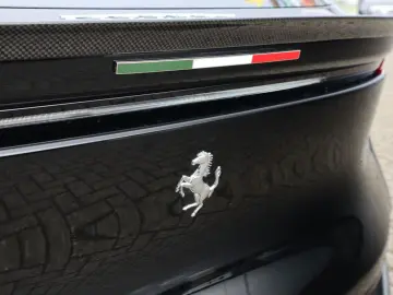 FERRARI Purosangue 6.5 V12   NOVITEC  Carbon in ext.  Li