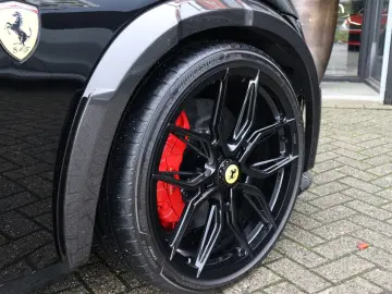 FERRARI Purosangue 6.5 V12   NOVITEC  Carbon in ext.  Li