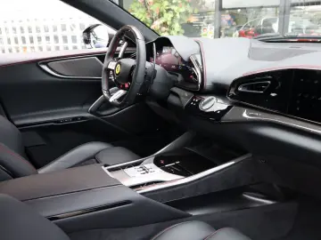 FERRARI Purosangue 6.5 V12   NOVITEC  Carbon in ext.  Li