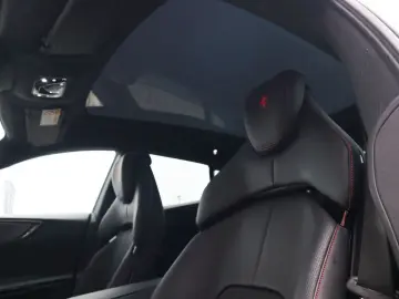 FERRARI Purosangue 6.5 V12   NOVITEC  Carbon in ext.  Li