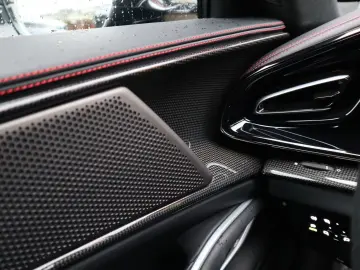 FERRARI Purosangue 6.5 V12   NOVITEC  Carbon in ext.  Li