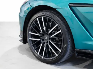 ASTON MARTIN DBX 707 -Podium Green-