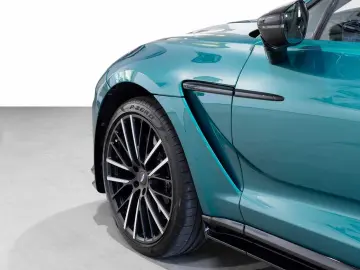ASTON MARTIN DBX 707 -Podium Green-