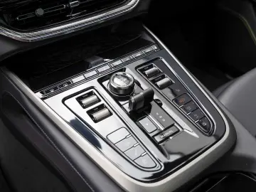 ASTON MARTIN DBX 707 -Podium Green-