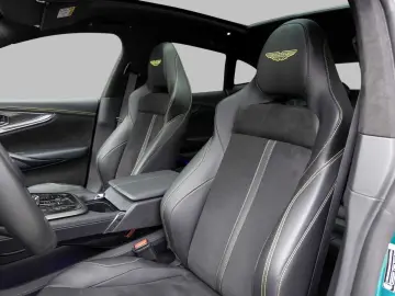 ASTON MARTIN DBX 707 -Podium Green-