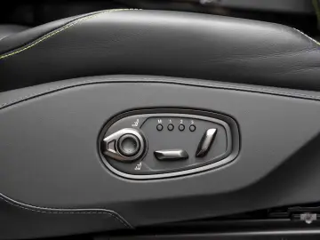 ASTON MARTIN DBX 707 -Podium Green-