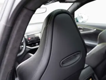 ASTON MARTIN DBX 707 -Podium Green-