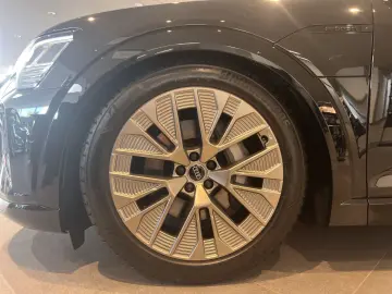 AUDI Q8 e-tron Sportback 50 qu advanced AIR KAMERA
