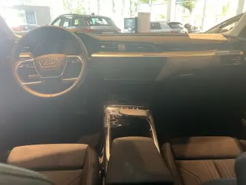 AUDI Q8 e-tron Sportback 50 qu advanced AIR KAMERA