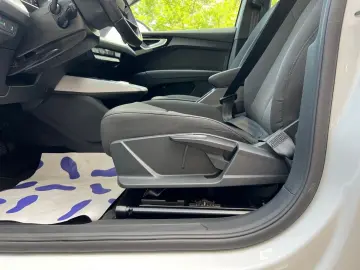 AUDI Q4 e-tron  SHZ NAVI KAMERA LED GRA  Navi LED