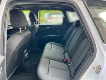 AUDI Q4 e-tron  SHZ NAVI KAMERA LED GRA  Navi LED