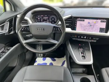 AUDI Q4 e-tron  SHZ NAVI KAMERA LED GRA  Navi LED