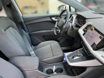 AUDI Q4 e-tron  SHZ NAVI KAMERA LED GRA  Navi LED