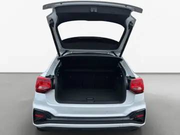 AUDI Q2 40 TFSI quattro S-LINE LED AHK LEDER NAVI-PLU