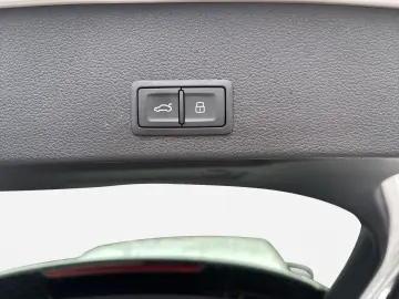 AUDI Q2 40 TFSI quattro S-LINE LED AHK LEDER NAVI-PLU