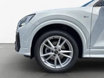 AUDI Q2 40 TFSI quattro S-LINE LED AHK LEDER NAVI-PLU