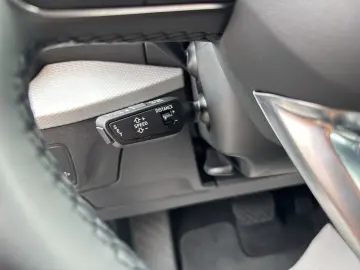 AUDI Q2 40 TFSI quattro S-LINE LED AHK LEDER NAVI-PLU