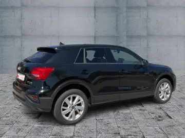 AUDI Q2 40 TFSI QU S-TR ADVANCED LED NAVI RFK ACC 17