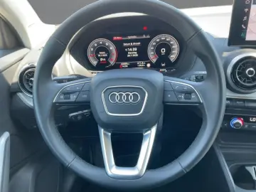 AUDI Q2 40 TFSI QU S-TR ADVANCED LED NAVI RFK ACC 17