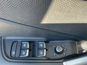 AUDI Q2 40 TFSI QU S-TR ADVANCED LED NAVI RFK ACC 17