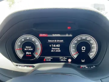 AUDI Q2 40 TFSI QU S-TR ADVANCED LED NAVI RFK ACC 17
