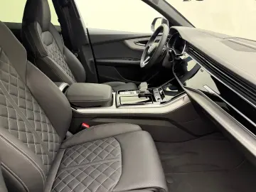 AUDI Q8 TDI Quattro Tiptr S Line SportExtBlackPano23