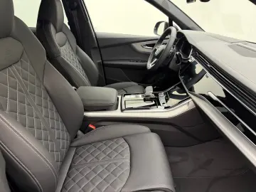 AUDI Q7 TDI Quattro Tiptr. S Line 7Sitze Pano22Black